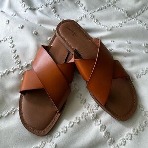 BRAND NEW Women’s sandals- size 9